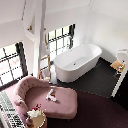 Wolf Kitchen & Bar Отель 4*