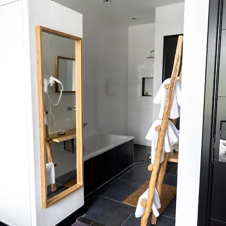 Отель Wolf Kitchen & Bar 4*