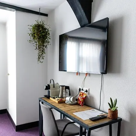 Wolf Kitchen & Bar Отель 4*