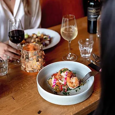 Wolf Kitchen & Bar Отель