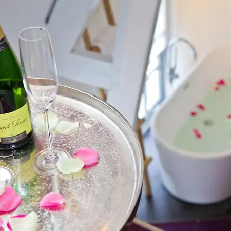 Wolf Kitchen & Bar Hotel 4*
