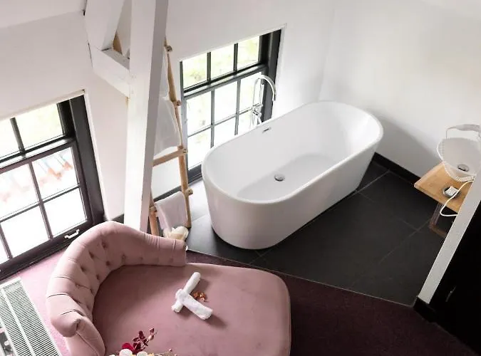 Wolf Kitchen & Bar Hotel 4*