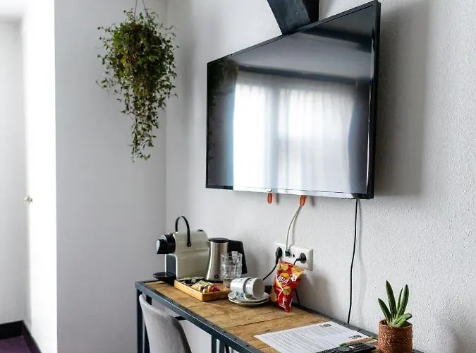 Wolf Kitchen & Bar Hotel 4*