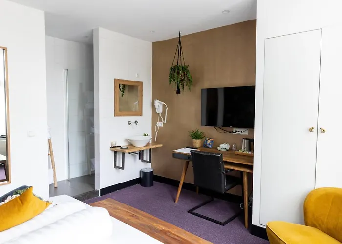 Wolf Kitchen & Bar Otel 4*