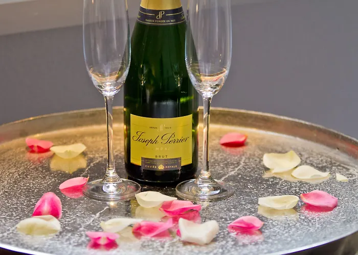 Wolf Kitchen & Bar Hotel