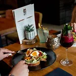 호텔 Wolf Kitchen & Bar 알크마르