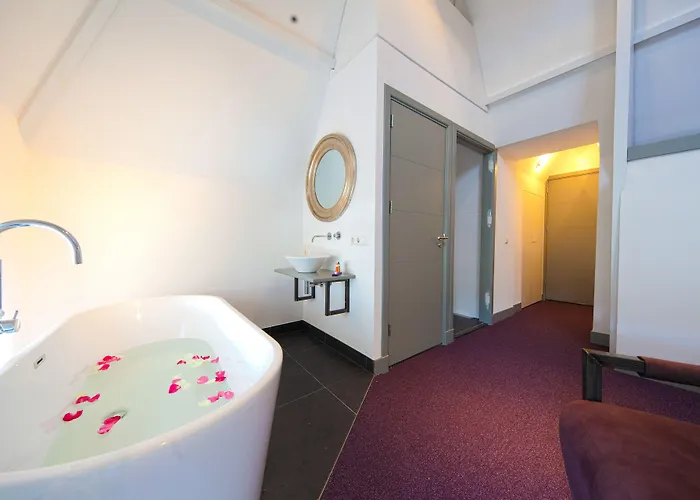 Wolf Kitchen & Bar Hotel